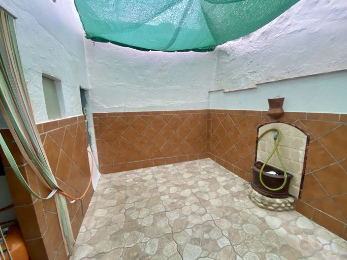 Image No.15-3 Bed Property for sale