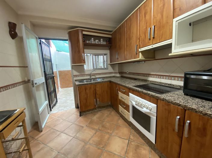 Image No.11-3 Bed Property for sale