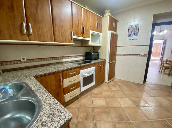 Image No.12-3 Bed Property for sale