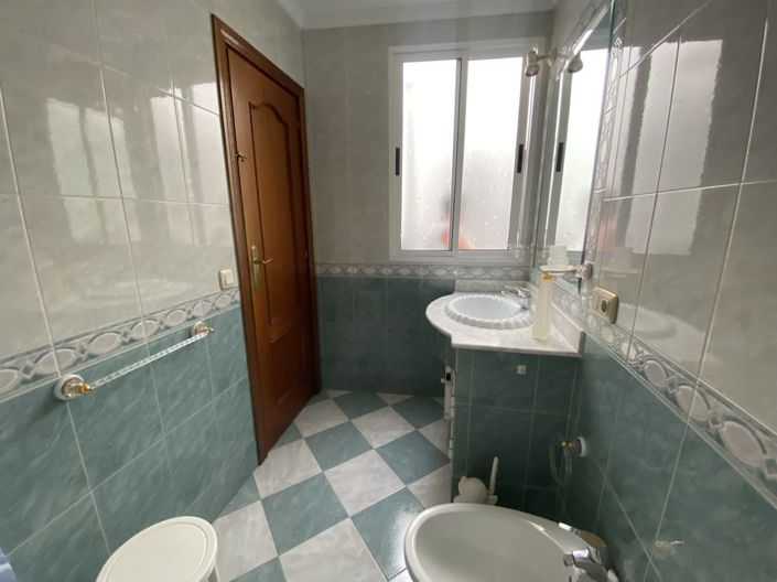 Image No.20-4 Bed Townhouse for sale