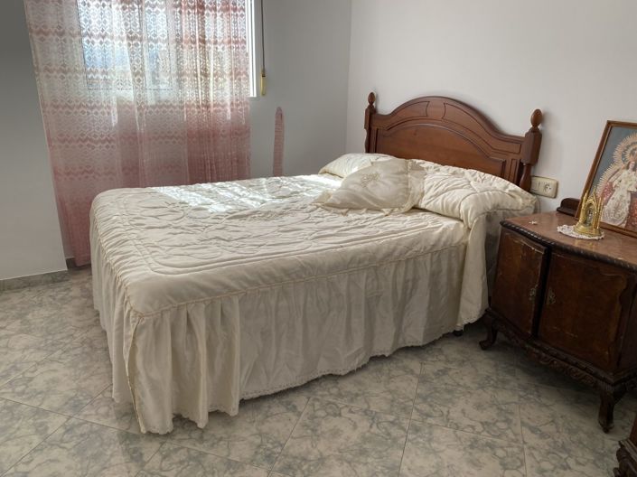 Image No.22-4 Bed Townhouse for sale