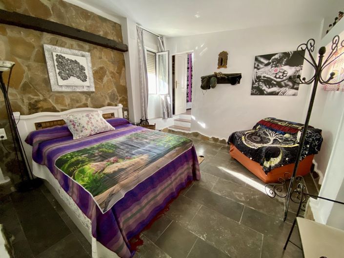 Image No.13-2 Bed Townhouse for sale