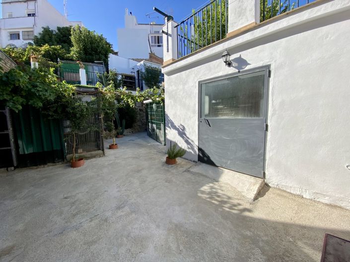 Image No.42-2 Bed Townhouse for sale