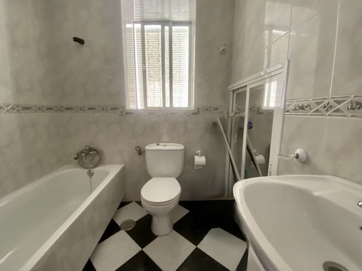 Image No.10-3 Bed Townhouse for sale