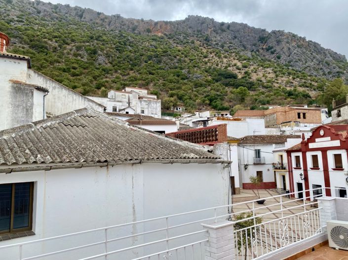 Image No.18-3 Bed Property for sale