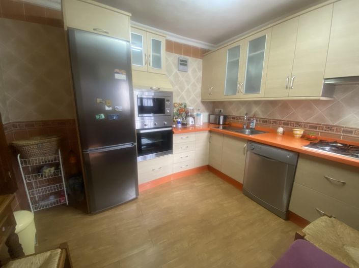 Image No.3-3 Bed Property for sale