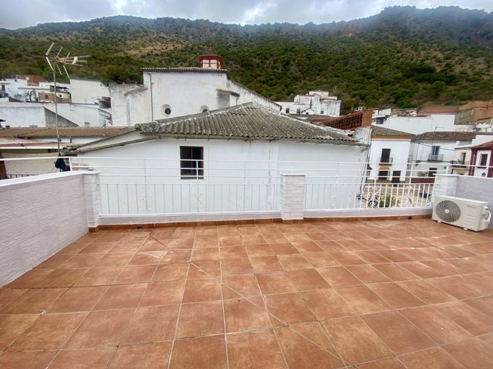 Image No.22-3 Bed Property for sale