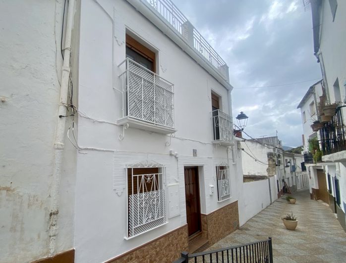 Image No.23-3 Bed Property for sale