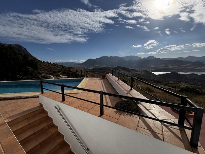 Image No.1-4 Bed Property for sale