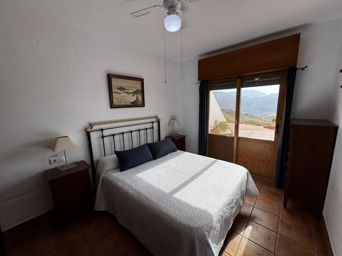 Image No.25-4 Bed Property for sale