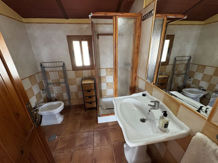 Image No.38-4 Bed Property for sale