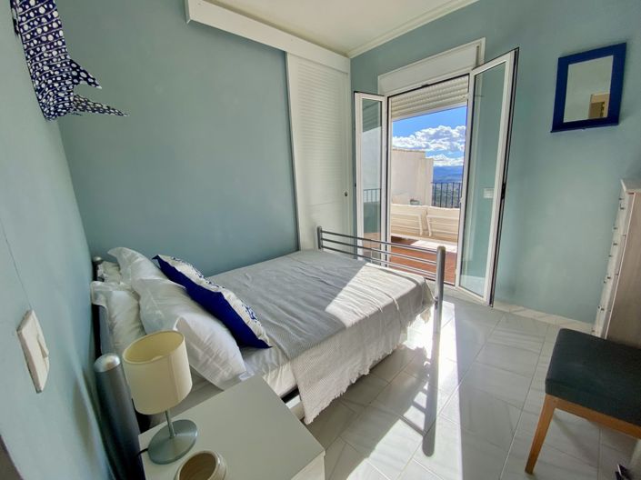 Image No.21-4 Bed Townhouse for sale