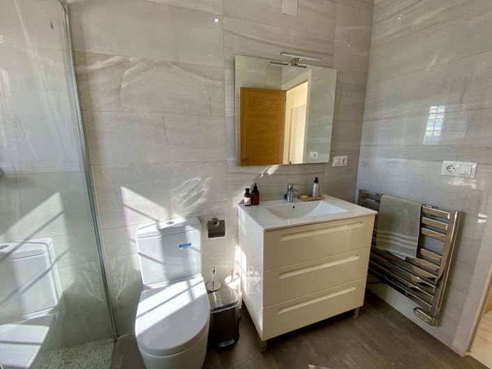 Image No.28-4 Bed Townhouse for sale