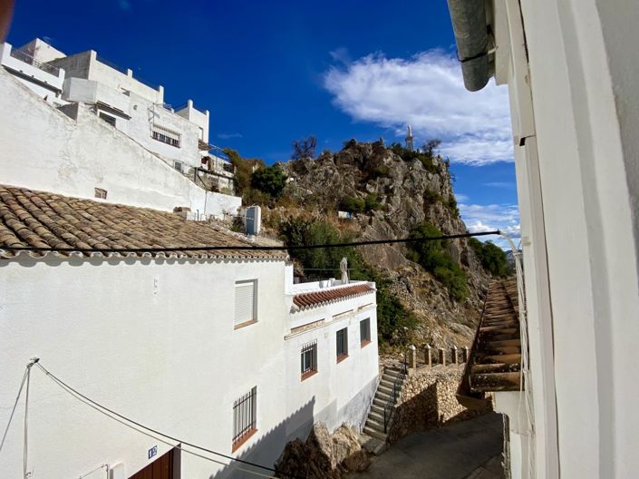 Image No.37-4 Bed Townhouse for sale