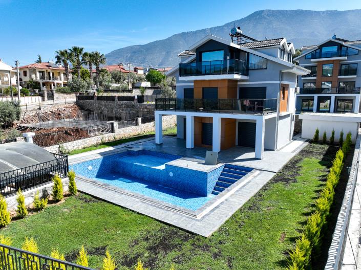 Image No.1-5 Bed Villa / Detached for sale