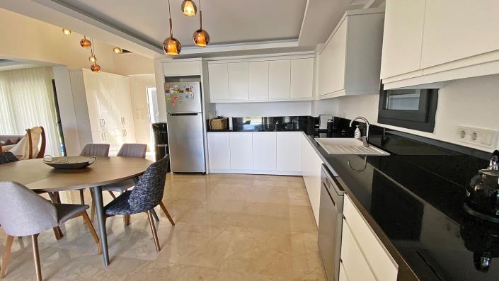 Image No.12-4 Bed Villa / Detached for sale