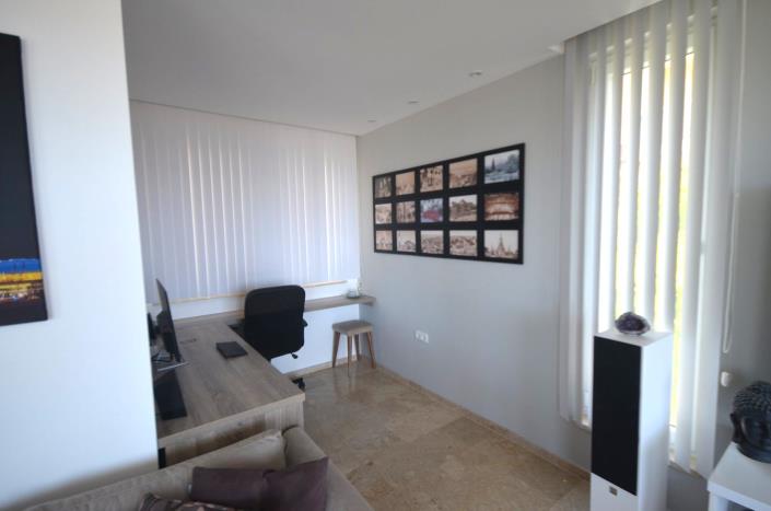 Image No.27-4 Bed Villa / Detached for sale