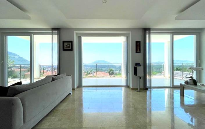 Image No.30-4 Bed Villa / Detached for sale