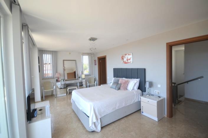 Image No.34-4 Bed Villa / Detached for sale