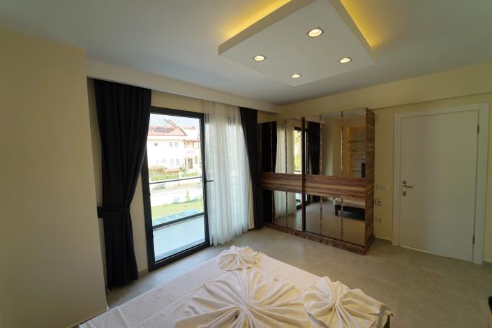 Image No.15-4 Bed Villa / Detached for sale