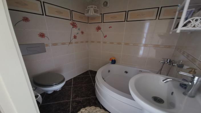 Image No.18-4 Bed Apartment for sale