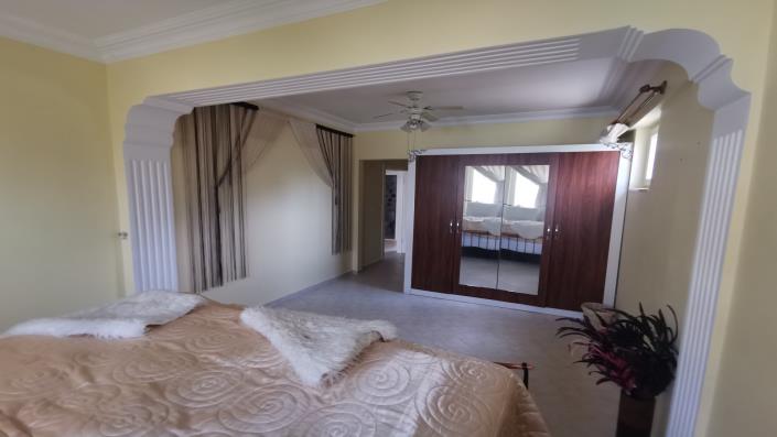 Image No.20-4 Bed Apartment for sale