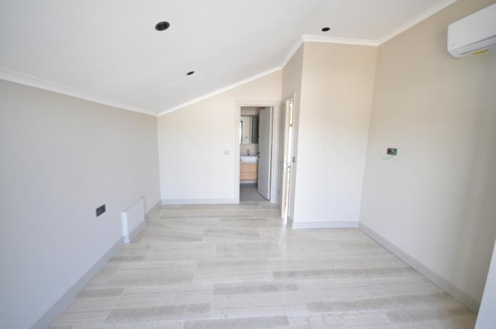 Image No.19-4 Bed House/Villa for sale