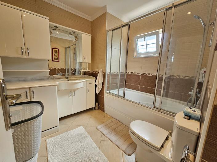 Image No.26-4 Bed Villa / Detached for sale