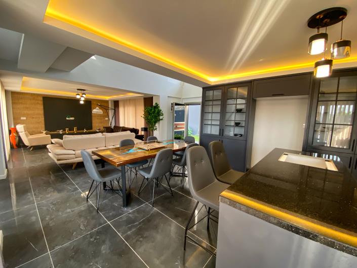 Image No.12-4 Bed Villa / Detached for sale