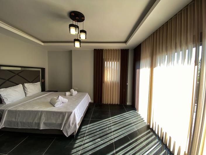 Image No.18-4 Bed Villa / Detached for sale