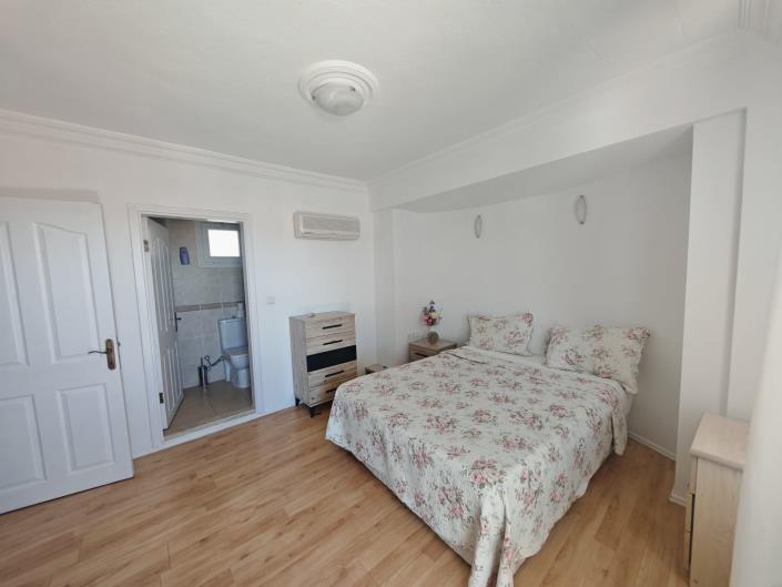 Image No.11-3 Bed Villa / Detached for sale