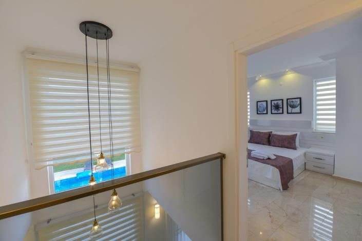 Image No.20-4 Bed Villa / Detached for sale