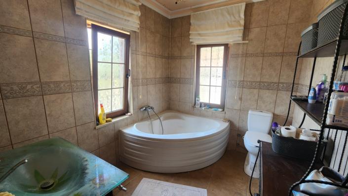 Image No.17-5 Bed Villa / Detached for sale