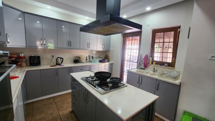 Image No.10-5 Bed Villa / Detached for sale