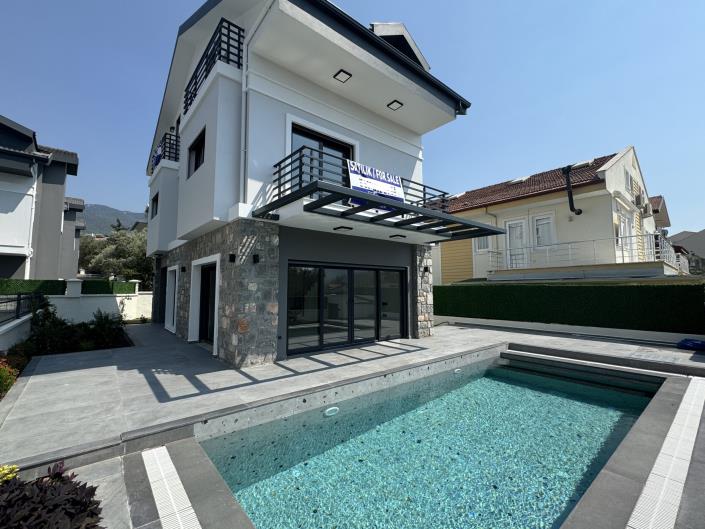 Image No.1-4 Bed House/Villa for sale
