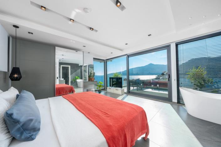 Image No.13-5 Bed Villa / Detached for sale