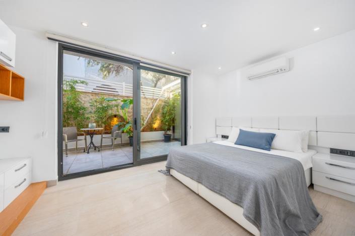 Image No.22-5 Bed Villa / Detached for sale