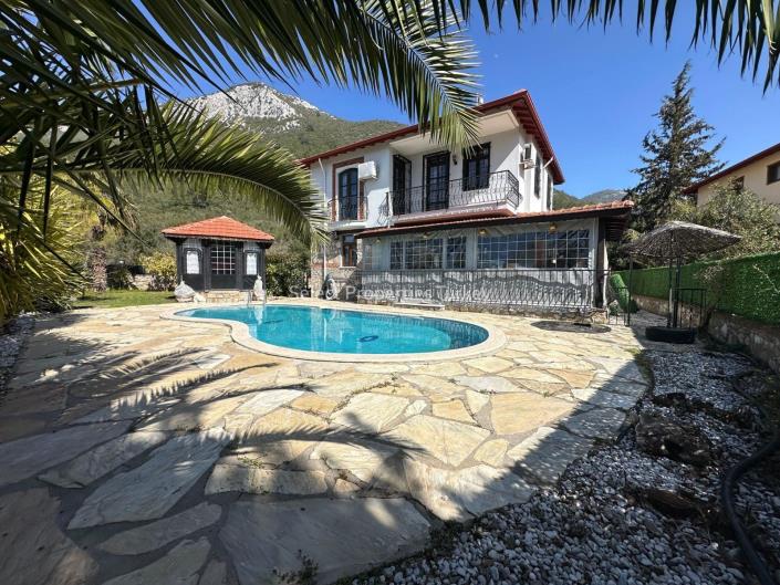 Image No.1-3 Bed Villa / Detached for sale