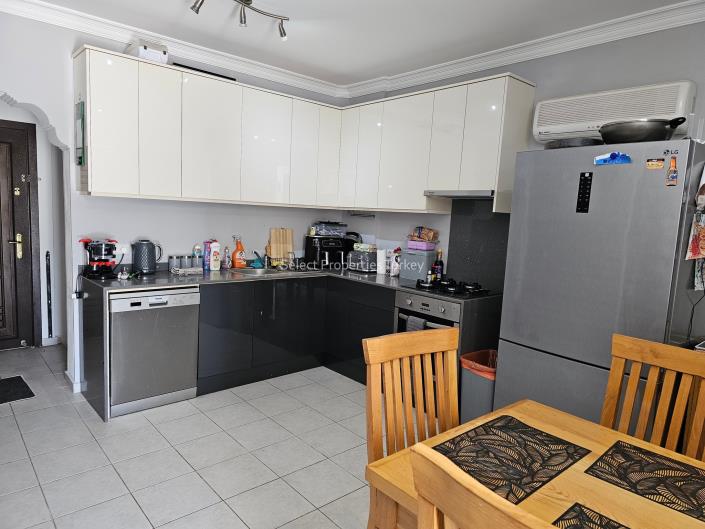 Image No.10-4 Bed Apartment for sale