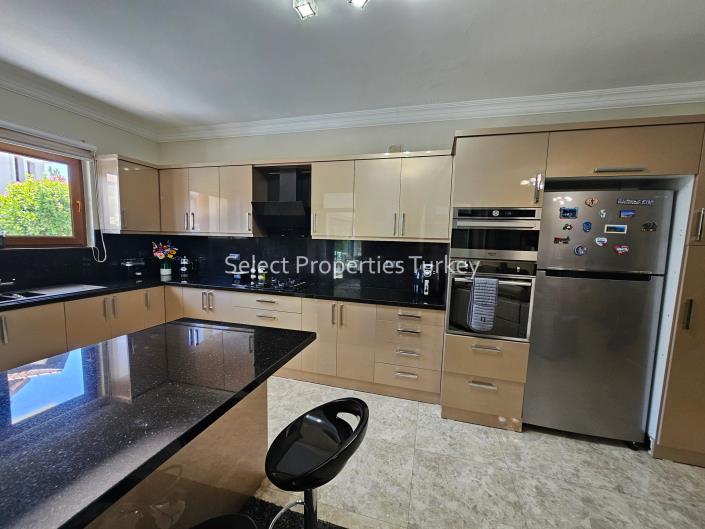 Image No.10-4 Bed Villa for sale