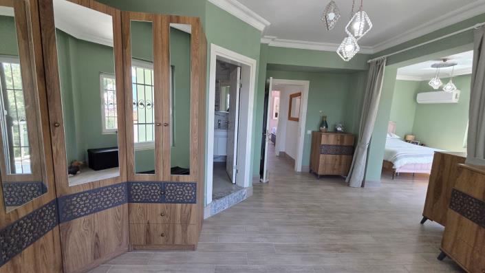 Image No.20-5 Bed Villa for sale