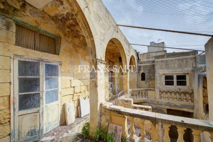 Image No.12-4 Bed Farmhouse for sale