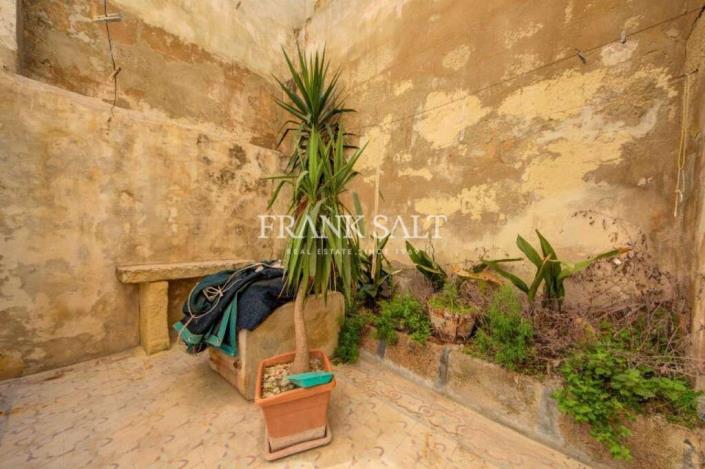 Image No.10-3 Bed Townhouse for sale