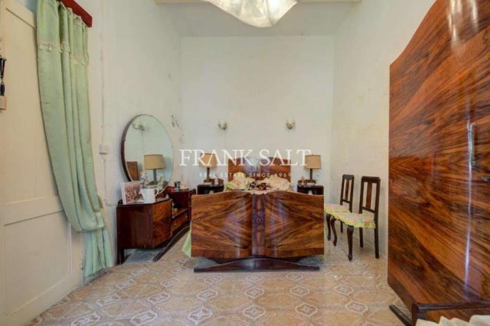 Image No.12-3 Bed Townhouse for sale