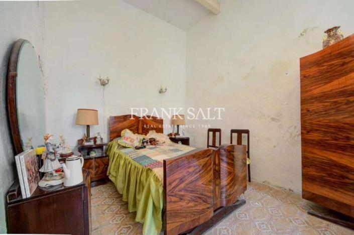 Image No.13-3 Bed Townhouse for sale