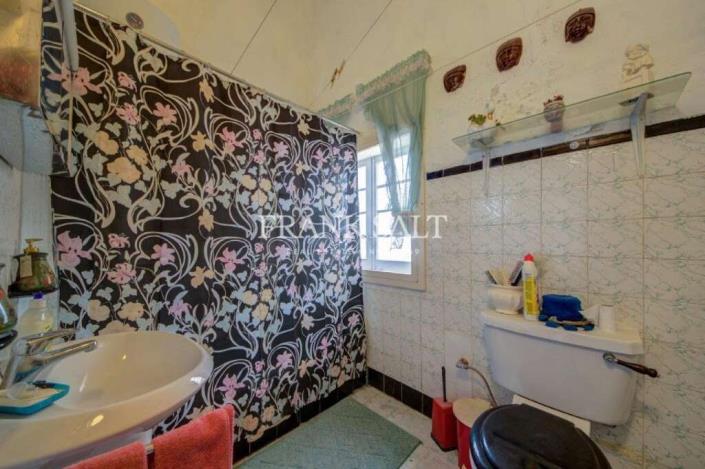 Image No.18-3 Bed Townhouse for sale