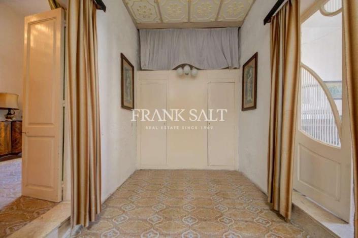 Image No.19-3 Bed Townhouse for sale