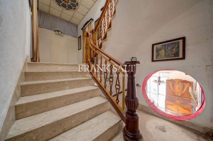 Image No.21-3 Bed Townhouse for sale