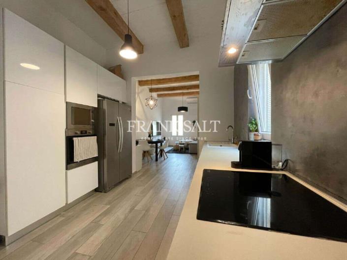 Image No.16-3 Bed Townhouse for sale