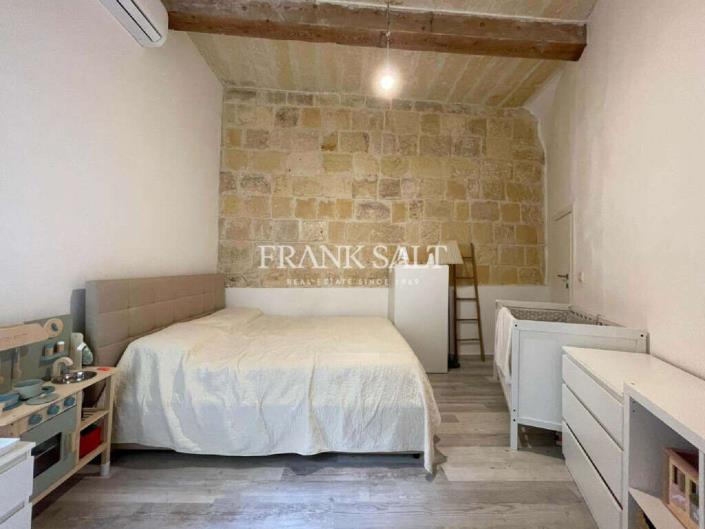 Image No.17-3 Bed Townhouse for sale